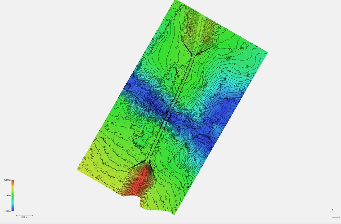Modelo digital de terreno de una parcela con escala de colores