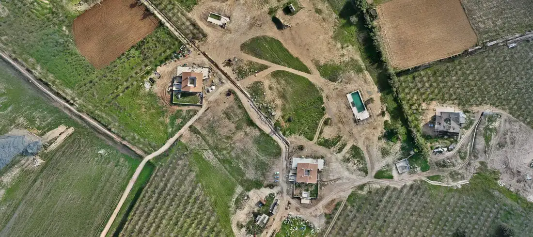 Detalle de ortomosaico con olivos y edificaciones rurales